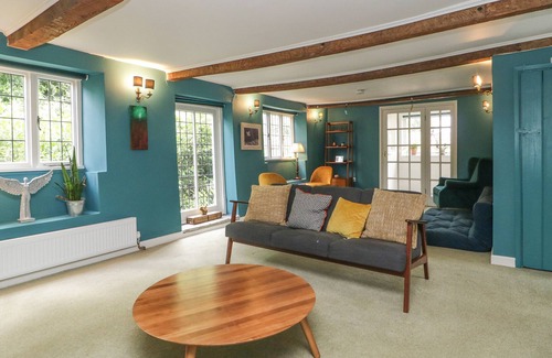 Glastonbury Cottage | LANTERN COTTAGE, family friendly, with open fire in Glastonbury