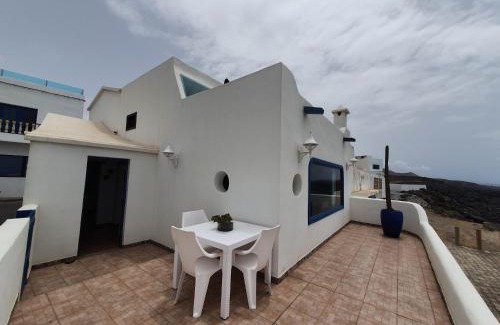 La Santa House | Lanzarote Casa azul