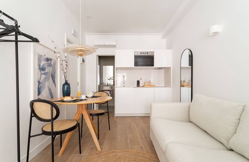 Santos Apartment | Lapa Diplomatic Flat 0 4 by Feel Lisboa