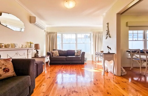 Glenelg North House | Lapin Castle in Glenelg North♥Sea&River✔