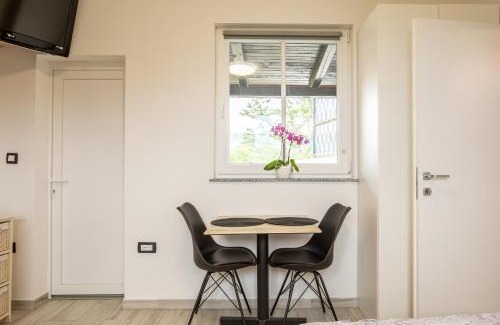 Seca Apartment | LaraBella Salt fields view studio