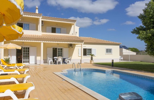 Mosqueira Villa | Laranjeiras:Quiet location. Family friendly with Pool, BBQ. Near the strip
