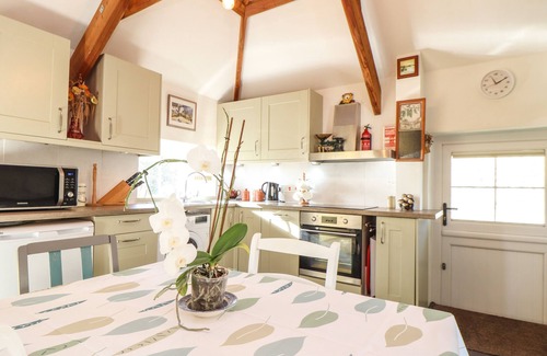 Helford Passage Cottage | LARCH BARN, pet friendly, character holiday cottage in Helston