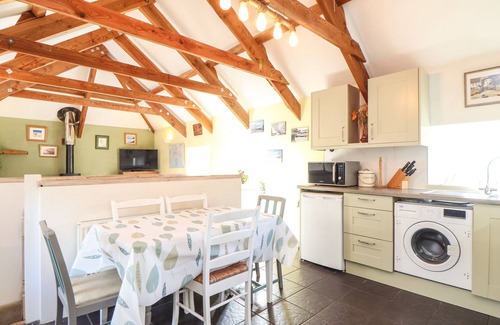 Helford Passage Cottage | LARCH BARN, pet friendly, character holiday cottage in Helston