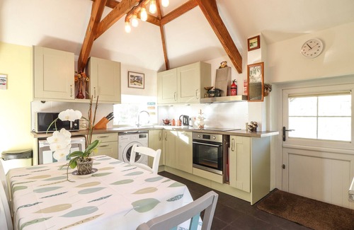 Helford Passage Cottage | LARCH BARN, pet friendly, character holiday cottage in Helston