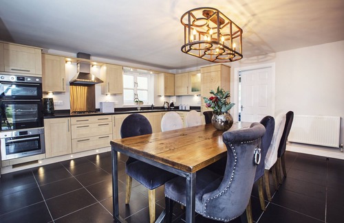 Abergavenny House | Larchfield Grange, Beautiful 4 Bedroom House With Stunning View’s & Hot Tub