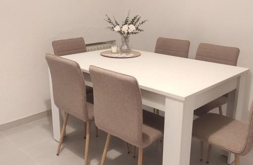 La Adrada Apartment | Larga 43/1