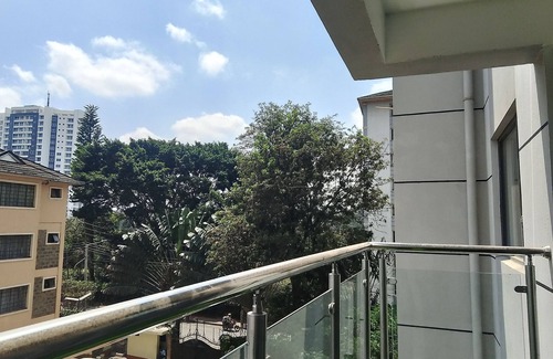 Kileleshwa Apartment | Large 1 Bedroom w/King Bed Adjacent to Westlands