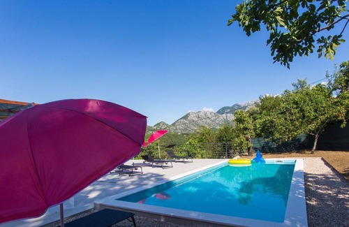 Slime Villa | Large 150 m2 apt with pool and 500 m2 garden