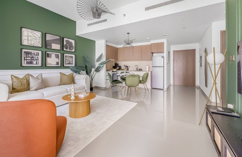 Old Dubai Apartment | Large 1BR with Gym & Pool in Iconic Tower