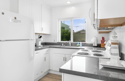 Mission Beach House | Large 2BR Mission Beach Vacation Gem. Great location, AC, Beach Gear, Parking