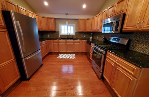 Auburn House | Large 3 bedroom, downtown, central air, pet friendly