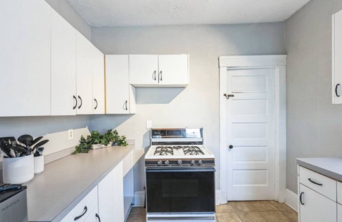 Lakewood House | Large 3 bedroom with a Hot Tub!