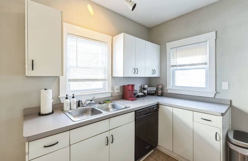 Lakewood House | Large 3 bedroom with Hot Tub!