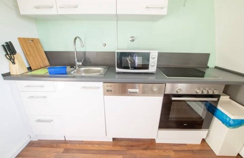 Buderich Apartment | Large 3-room maisonette with terrace