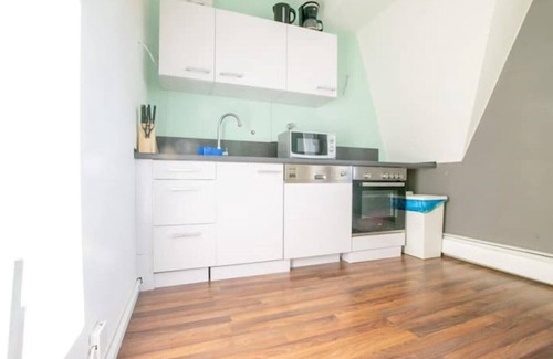 Buderich Apartment | Large 3-room maisonette with terrace