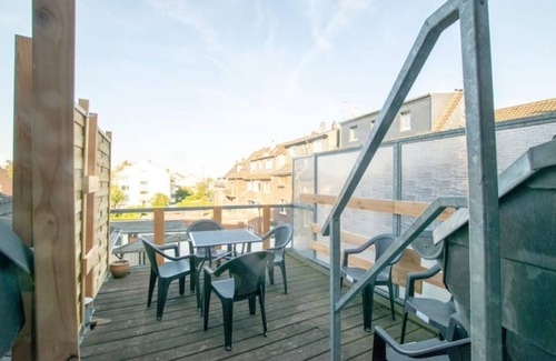 Buderich Apartment | Large 3-room maisonette with terrace