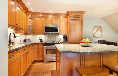 Blackcomb Villa | Large 3BR Chalet Style Townhome with Free Parking!