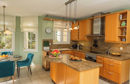 Urbanizacion Marbessa House | Large 4 Beds Cozy Villa 700 m Walk Las Cañas Beach