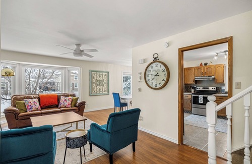 Parkland House | Large 4-level Split, 6 Bedrooms, 13 Beds, Near Fish Creek!