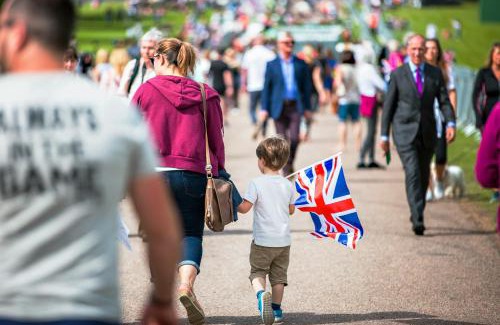 Windsor House | Large 4BR Home, 2 Baths, Castle Views