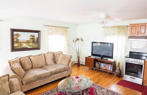 West Roxbury Apartment | Large 5-Bed Modern Family Retreat with Kitchen & Free Parking Near Boston!