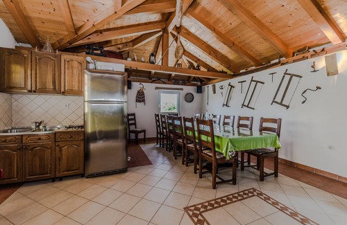 Lovinac Villa | Large 5 bedroom villa with swimming pool, 6 km away from the beach