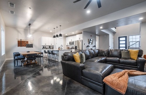 Hurricane House | Large 5 bedroom with double bunkroom and pool