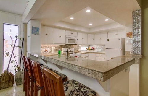 Crown Point House | Large 6-bedroom beach rental. Nine queen beds.
