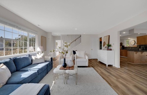 Fairfield House | Large 6 Bedroom Near Napa | Sleeps 12 l Game Room