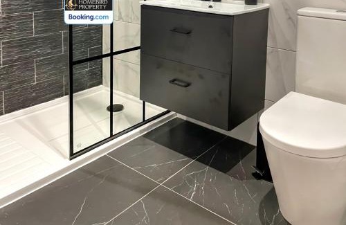 Leeds House | Large 6BDR House By Homebird Property Management Short Lets & Serviced Accommodation Leeds With Secured Parking & Garden Area