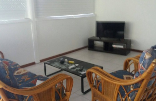 Bouillante Apartment | large air-conditioned T3 with swimming pool