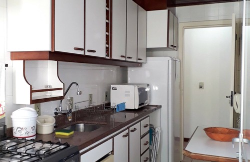 Cachoeira do Bom Jesus Apartment | LARGE AP, 03 QTOS, 30m FROM THE BEACH, GARAGE, WIFI, NETFLIX, AIR COND, BARBECUE. IN THE BAG