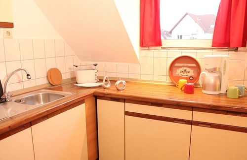 Sandershausen Apartment | Large apartment (50m²), up to 4 pers., quiet, close to the city center, south-facing balcony, parking spaces