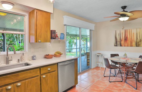 South Venice House | Large backyard, The Tree House