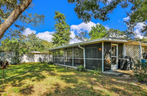 South Venice House | Large backyard, The Tree House