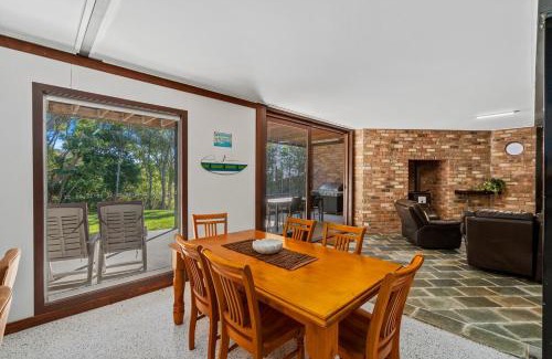 Hastings Point House | Large Beach Retreat with Ocean Breeze & Style