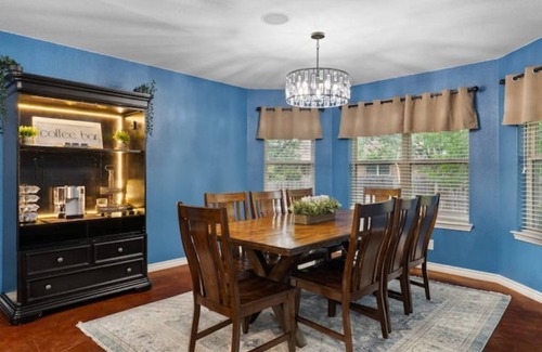 Belton House | Large Belton Home near Expo Ctr