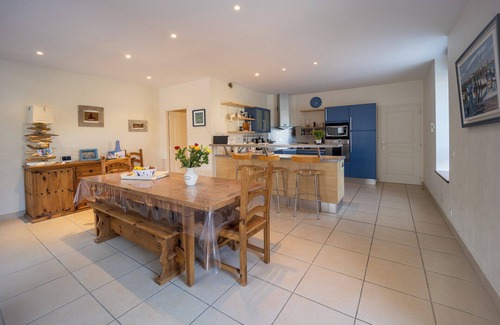 Etel House | Large, bright renovated farmhouse