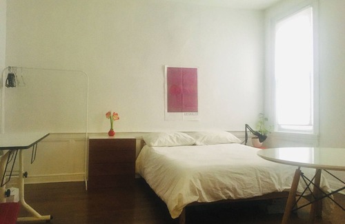 Williamsburg Apartment | LARGE BRIGHT ROOM IN EAST WILLIAMSBURG.