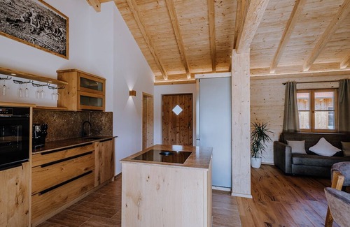 Hartkirchen Apartment | Large chalet with whirlpool