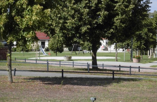 Grutz House | Large, comfortable holiday apartment with a terrace and a garden amidst greenery and with plenty of space for your pet