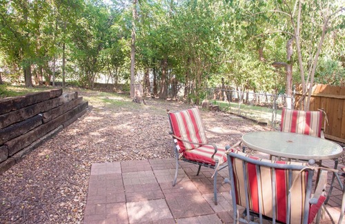 Elmhurst Heights Condo | Large Condo Near Downtown, Airport and University