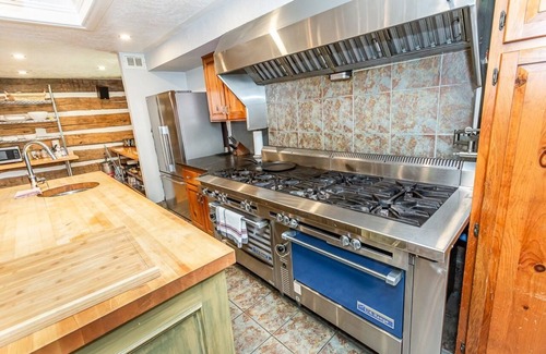 Elora Cottage | Large cottage with Water front, Heated Pool, sauna, 4 family rooms