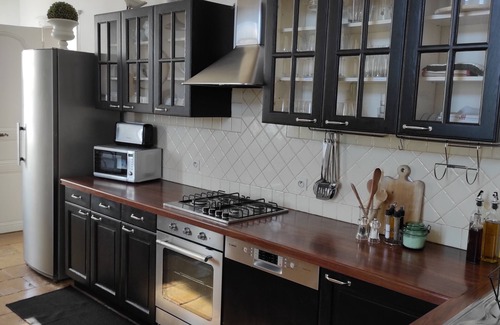 Tabanac House | Large country cottage with swimming pool MAISON PORT VALADE