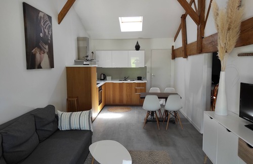 Tabanac House | Large country cottage with swimming pool MAISON PORT VALADE