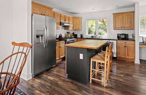 Stowe Area Condo | Large deck, condo pool!