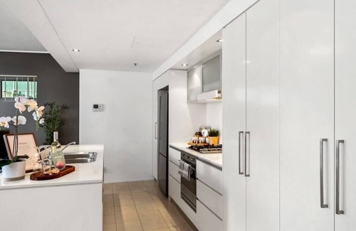 Brisbane Central Business District Apartment | Large Family Apartment|Amazing River & City Views