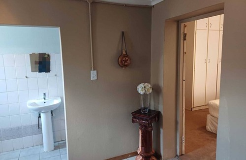 Greater Johannesburg Metropolitan Area Apartment | large family bedroom apartment cozy and comfortable