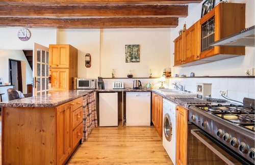 Mohon Other | Large Family Friendly farmhouse with Pool, Hot-tub , Bar and Games Room.